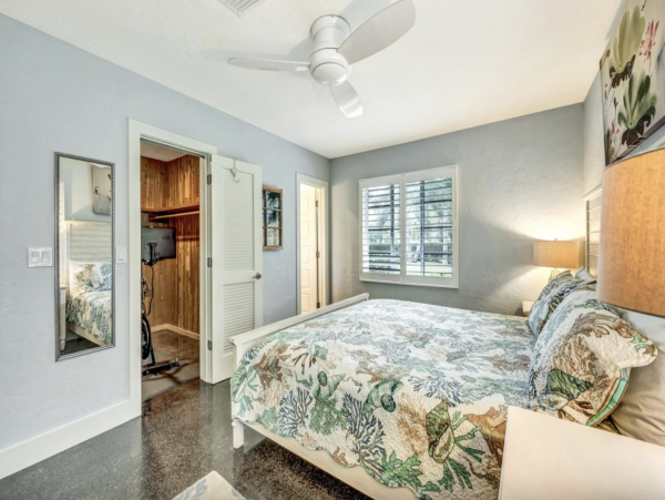 Lido Key Vacation House with Pool Near St. Armands Circle